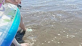 水着を脱がすと露になるプリプリ桃尻！817wwwwwwwwwwwww