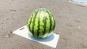 水着を脱がすと露になるプリプリ桃尻！817wwwwwwwwwwwww