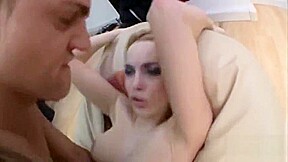 Adriana Lux se fait prendre sur le bureau - Porntour