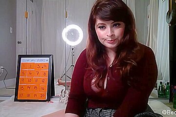 Amateur Brunette Chick Toying Her Ass And Pussy On Webcam