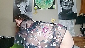 Amateur Slut Plays With Herself