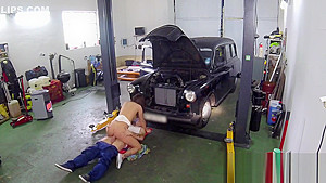 Auto mechanic bangs beautiful cab driver