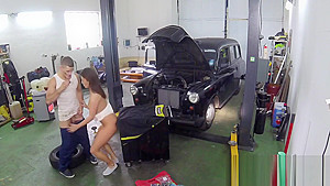 Auto mechanic bangs beautiful cab driver