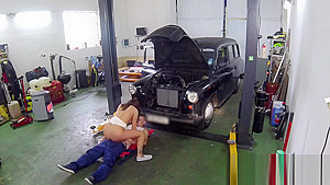 Auto mechanic bangs beautiful cab driver