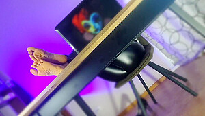 Barefoot Boss Woman In Latex Leggings Farts Savorily In The Face Of A Subordinate/fetish/soles
