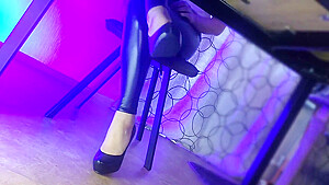 Barefoot Boss Woman In Latex Leggings Farts Savorily In The Face Of A Subordinate/fetish/soles