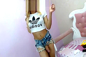 Beauty Blond Playing 1