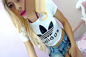 Beauty Blond Playing 1