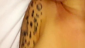 Bella italiana tatuata scopata e sborrata in culo