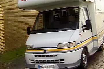 Blondine Fickt In Der Innenstadt Im Wohnmobil