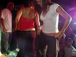 Booty Shake Contest with Some Girls Flashing - SouthBeachCoeds