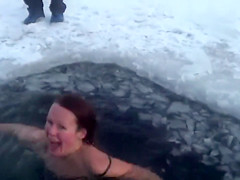 Brave Russian woman swims in the ice-cold water
