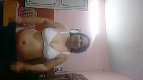 Busty Mature Indian Bhabhi Making Her Own Nude Video