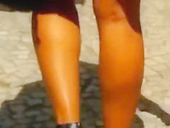 Cadelona de vestido transparente