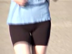 Candid cameltoe of amateur babe in sexy short shorts 03zd