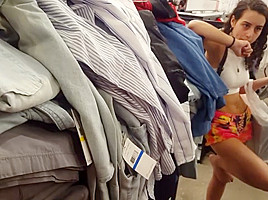 Candid nice feet hottie holding thongs shopping with bf