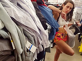Candid nice feet hottie holding thongs shopping with bf