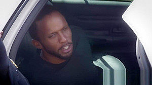 Car kicking criminal discusses with horny milf cops during arrest