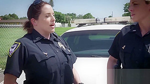 Car kicking criminal discusses with horny milf cops during arrest