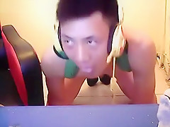 Chinese Masturbates in Net