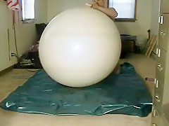 Climb Inside Balloon Pop