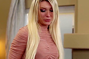 Cockriding tranny cums into lucky guys mouth