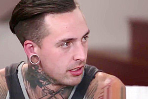 Cockriding tranny cums into lucky guys mouth