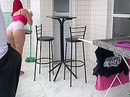 Contratei Essa Empregada E Eu Nao Aguentei De Tanto Tesao Nessa Bunda, Olha Esse Shortinho 10 Min