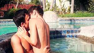 Couple amateur francais baise dans le jacuzzi d'une guest house -Sextwoo-