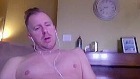 DILF jerking on webcam