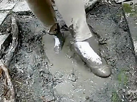 Dexflex Claire Scrunch Ballet Flats Wet and Muddy