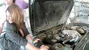 Doppelte Penetration in Autogarage