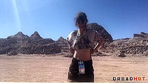 Dread Hot In Safada Transa Em Onibus Abandonado No Deserto - Porn Vlog 2 5 Min