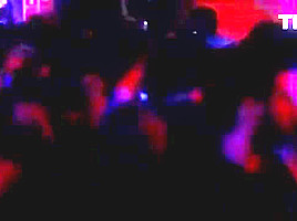 Due fighe pazzesche escono da una serata in discoteca e   