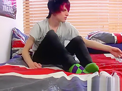 Emo dude Damien Winters plays solo session with his hard coc