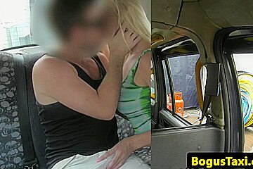 English taxi babe throating cabbies cock