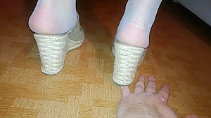 Face,Fingers,Cock trampling in white nylons