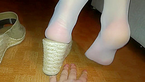 Face,Fingers,Cock trampling in white nylons