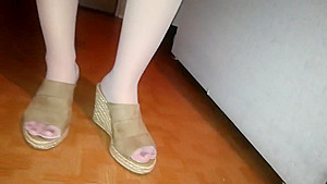 Face,Fingers,Cock trampling in white nylons