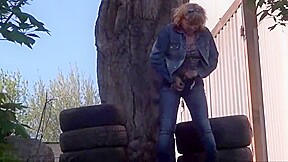 Forest pissing 2