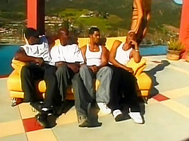 Gang bang d'une pouf blonde