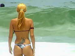 Girl adjust her bathing suit - GNDBeachVideos
