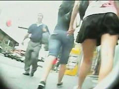 Girl in flip-flops shows her ass on the candid camera