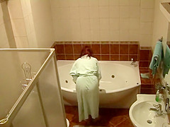 Girl's masturbation spied in a jacuzzi