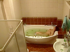 Girl's masturbation spied in a jacuzzi