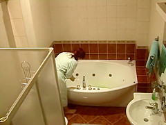Girl's masturbation spied in a jacuzzi