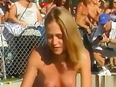 Girls Nude In Public 2