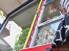 Hawt blond's upskirt