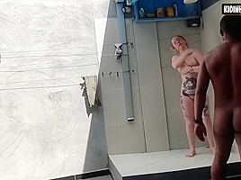 He Offered Help For Me To Ferrar In The Bath Visinho Esperto
