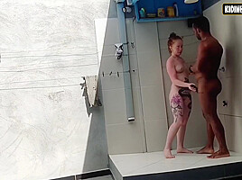 He Offered Help For Me To Ferrar In The Bath Visinho Esperto